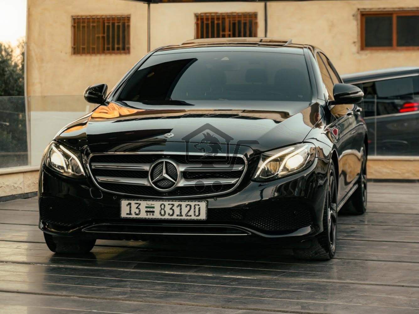Mercedes-Benz E200 - الصورة 1