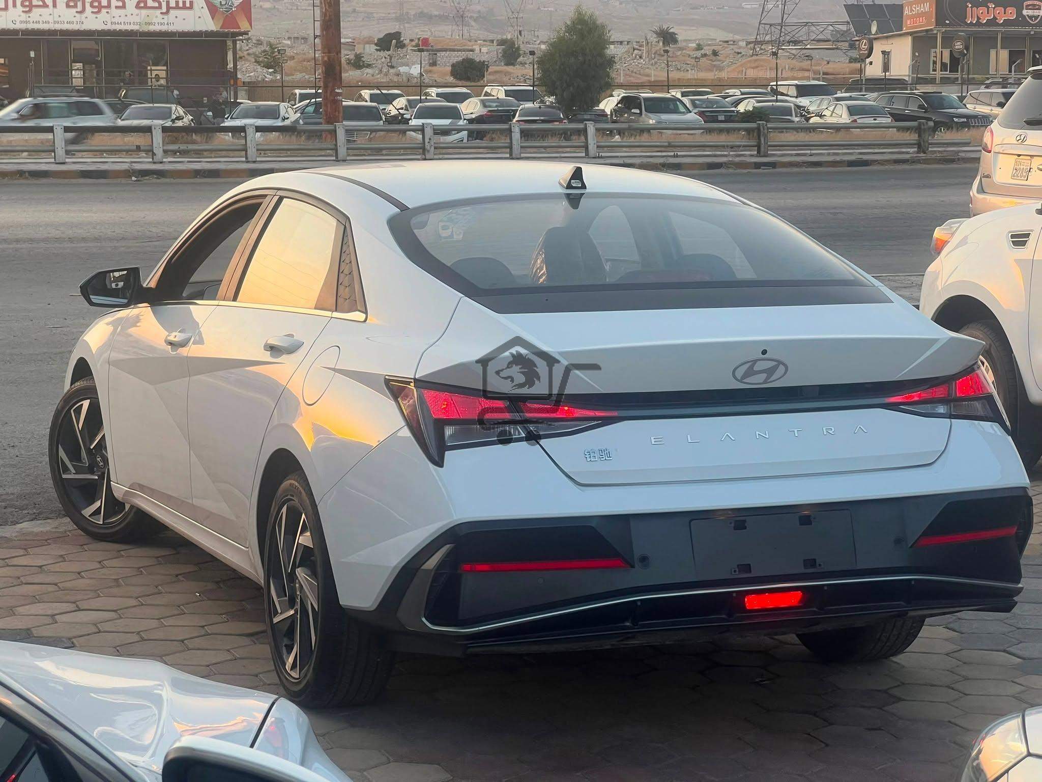Hyundai Elantra 2025 - الصورة 2