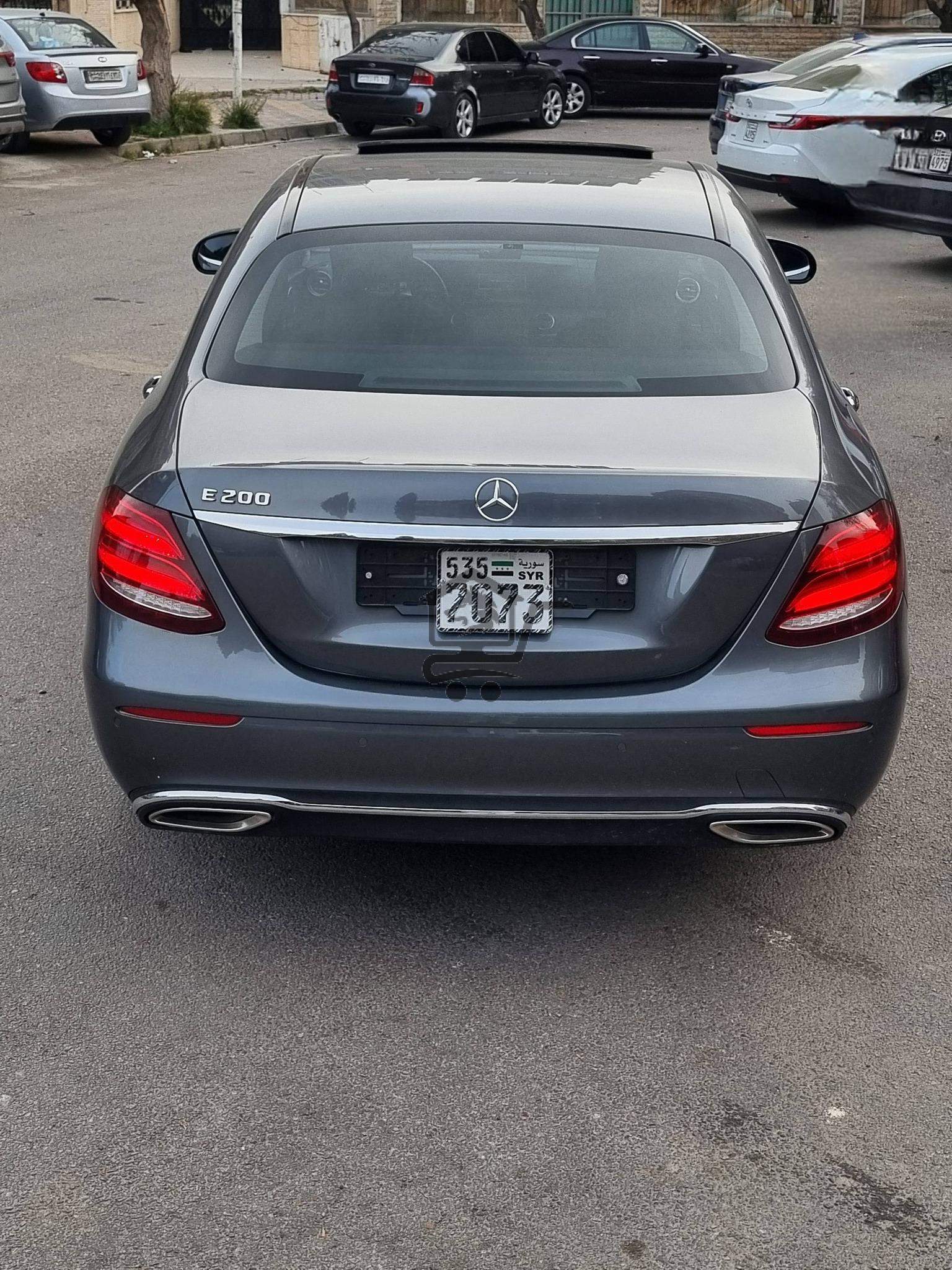 Mercedes-Benz E200 - الصورة 6