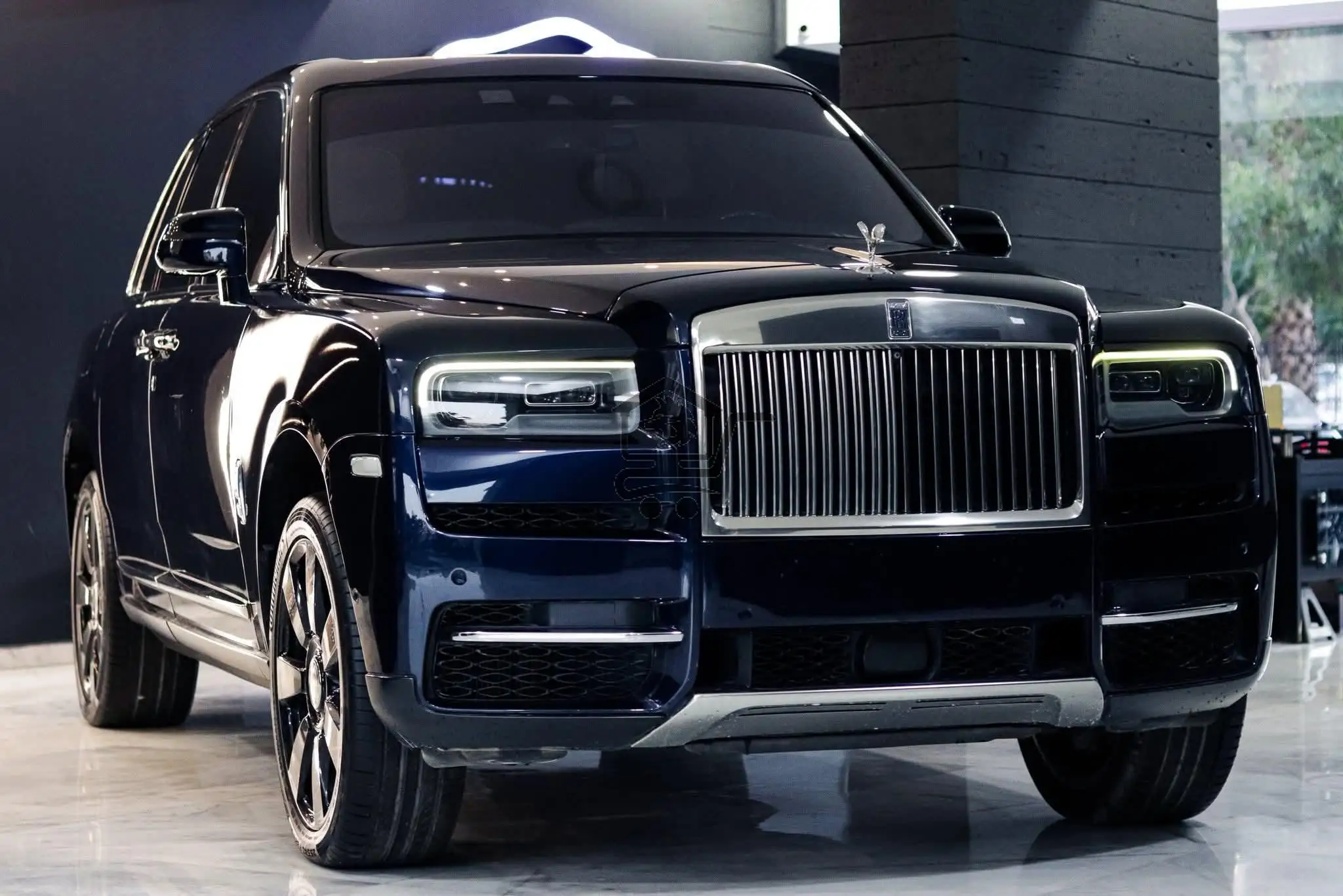 Rolls Royse Cullinan - الصورة 1