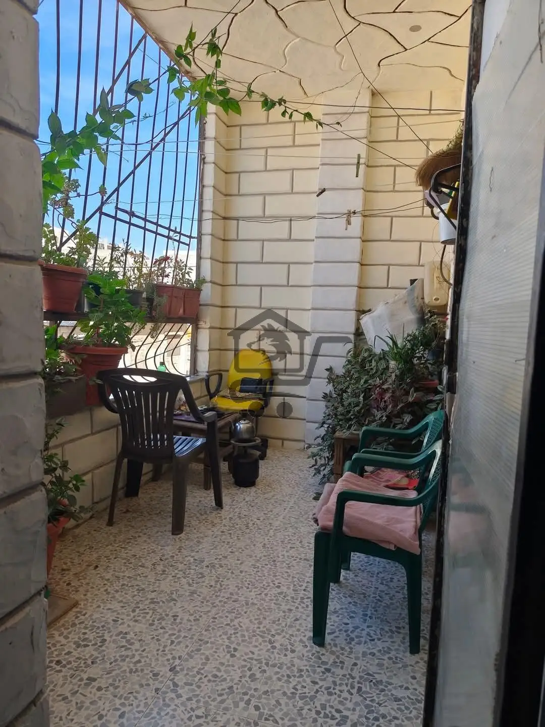 شقة مؤلفة من خمس غرف بدون فرش - الصورة 1