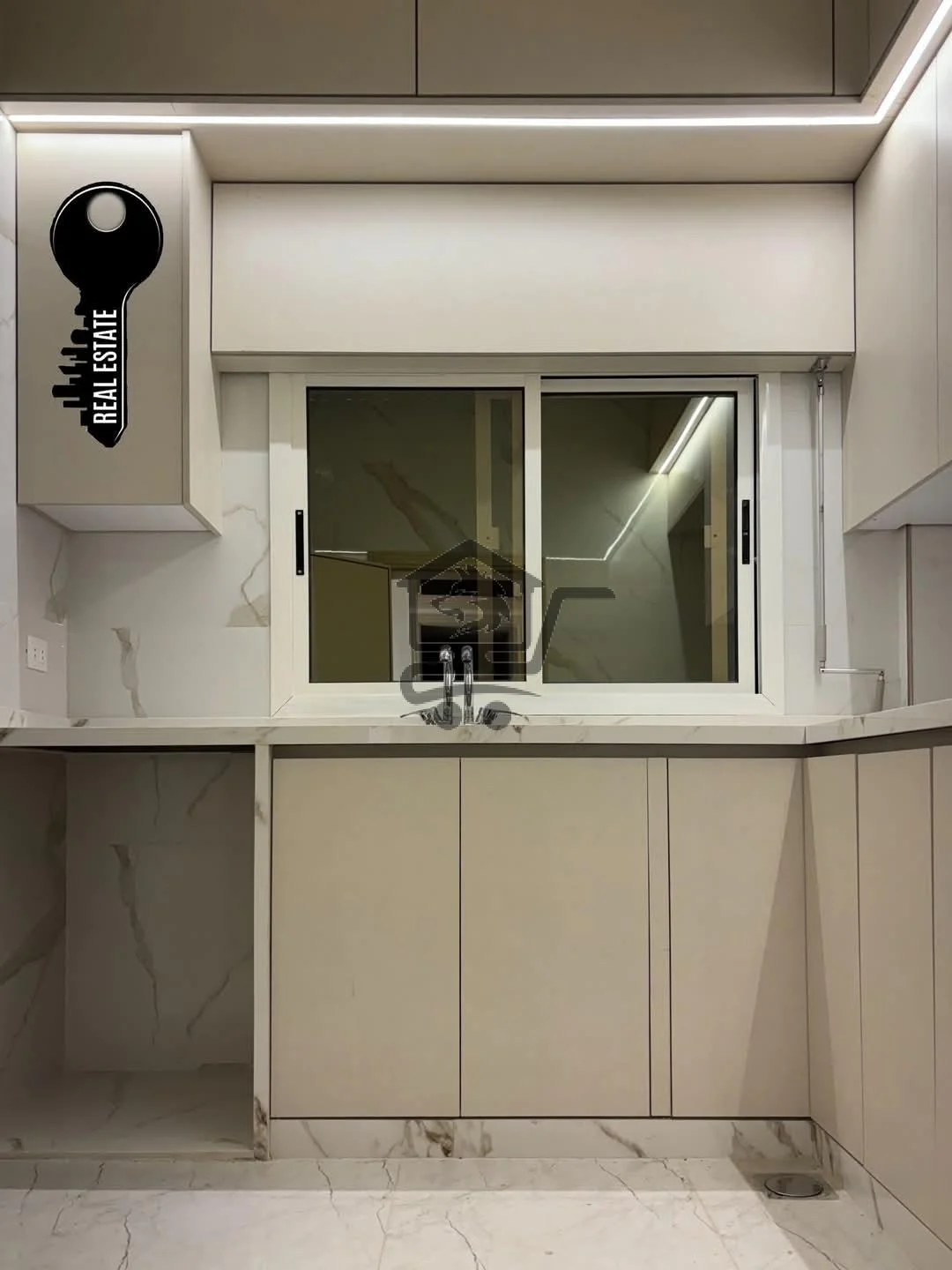 منزل عائلي بإطلالة بانورامية في منطقة - الصورة 4