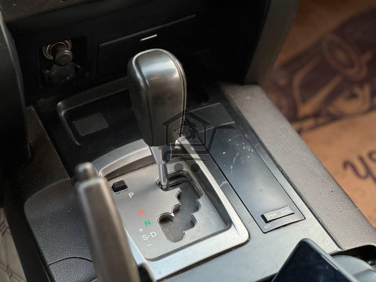 Toyota Land  Cruiser GXR - الصورة 10