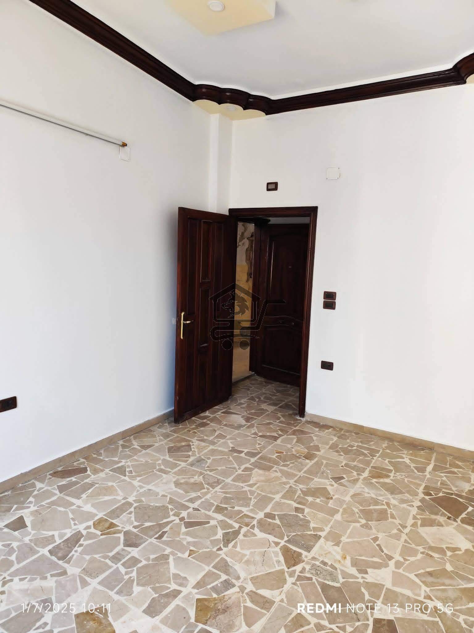 شقة بموقع مميز - الصورة 2