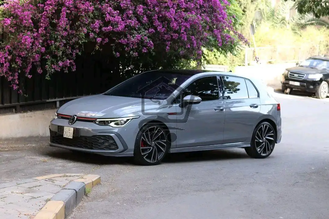 Volkswagen Golf GTI - الصورة 2