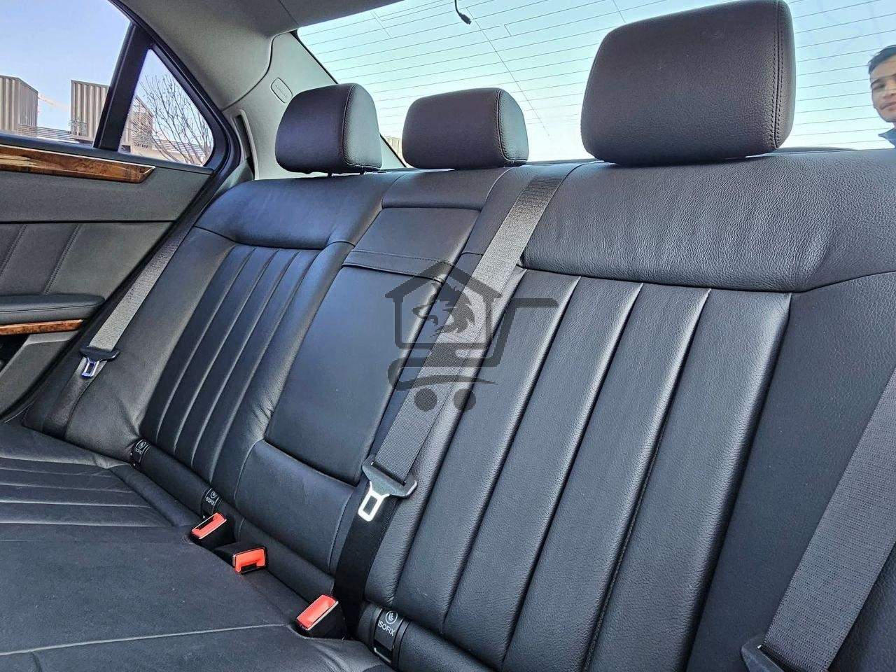 MERCEDES BENZ E300 - الصورة 10