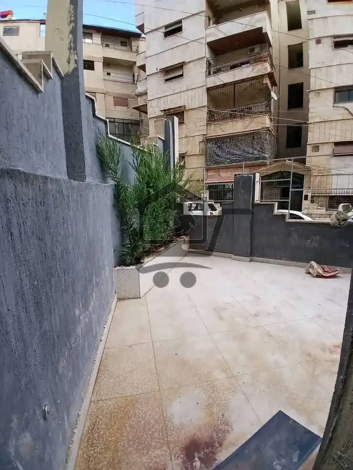 شقة ارضية غرفة ومنتفعاتا - الصورة 2