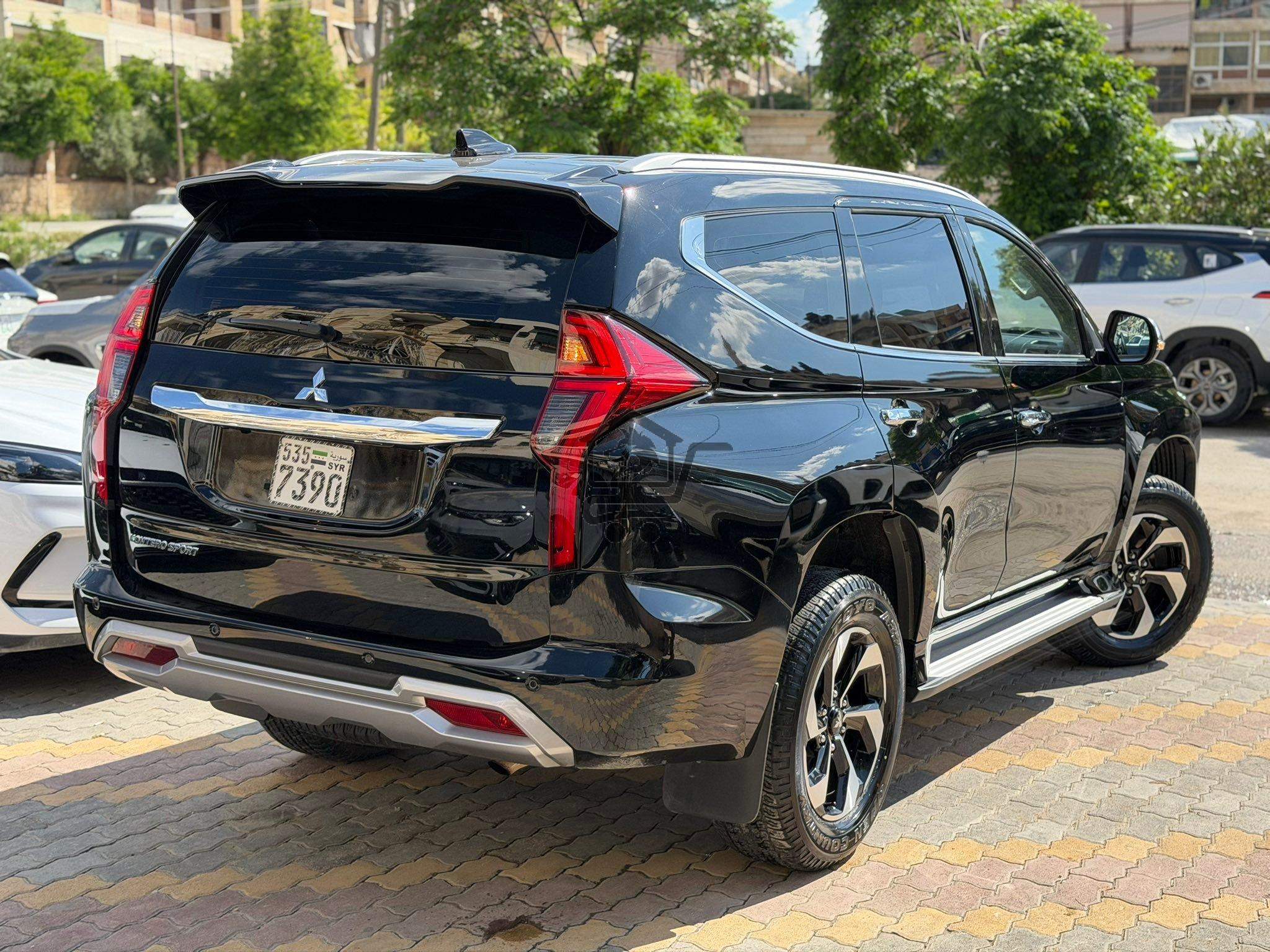 2025 Mitsubishi Montero Sport - الصورة 2
