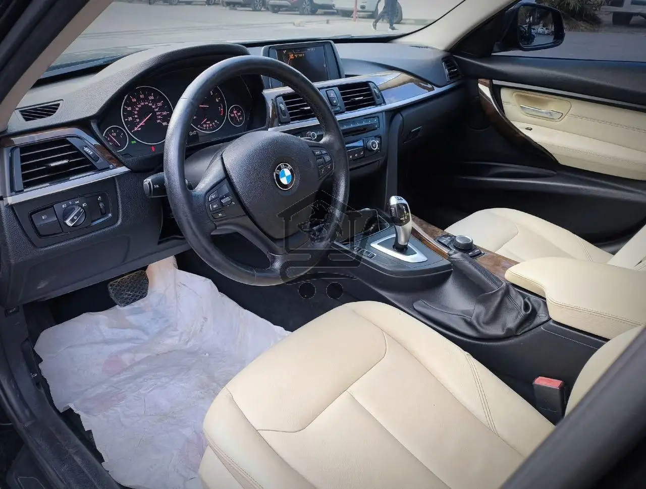 BMW 320i 2015 - الصورة 7