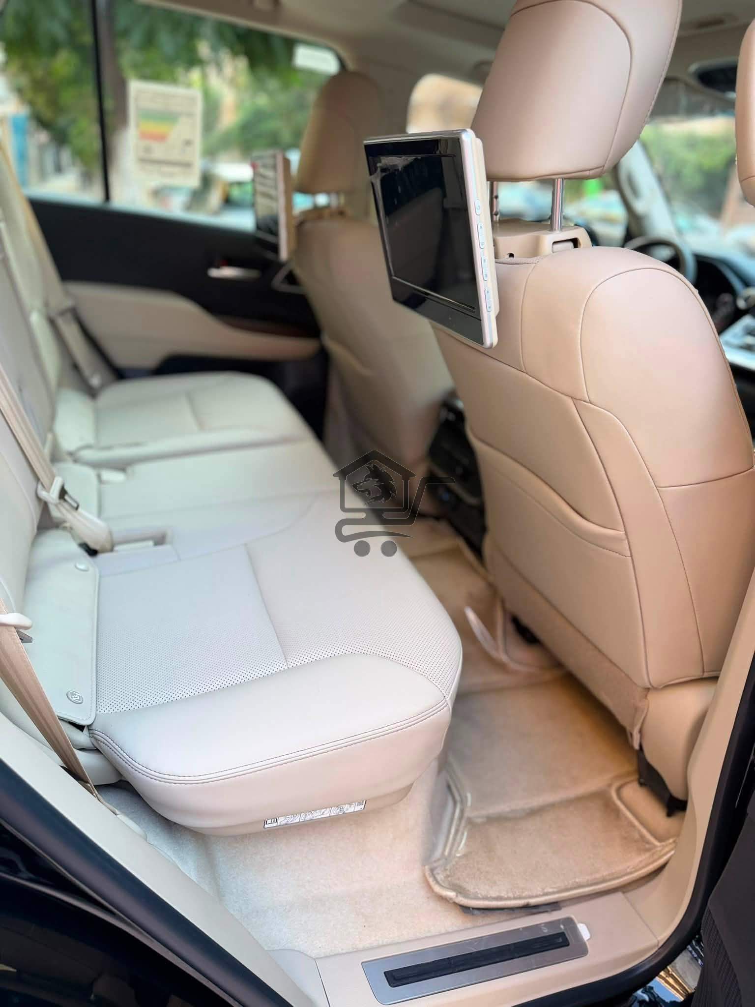Toyota Land Cruiser GXR - الصورة 10