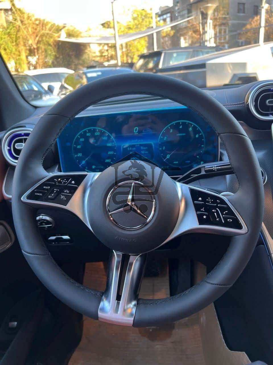 Mercedes-Benz GLC 300 - الصورة 9