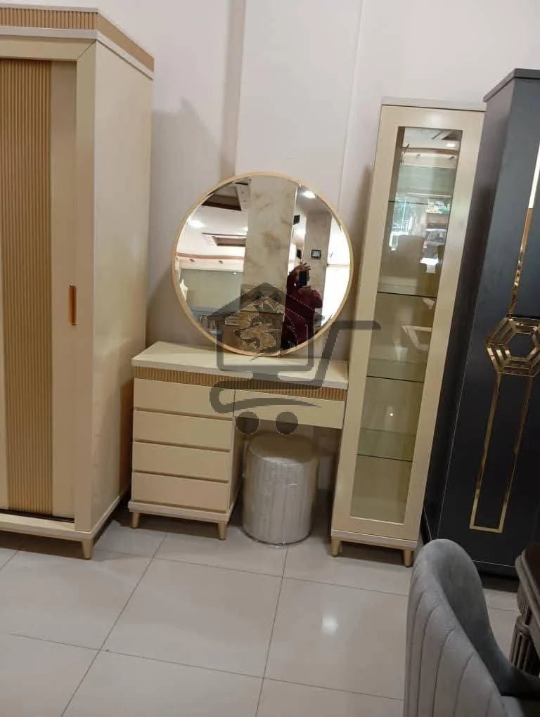 غرفة نوم عصرية بسعر لقطة - الصورة 2