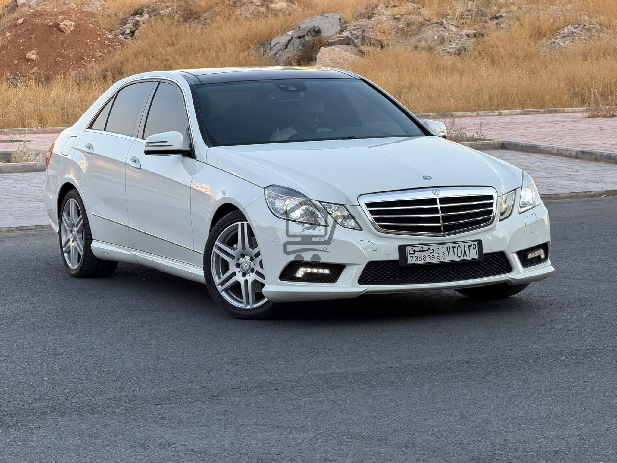Mercedes Benz E300 - الصورة 2