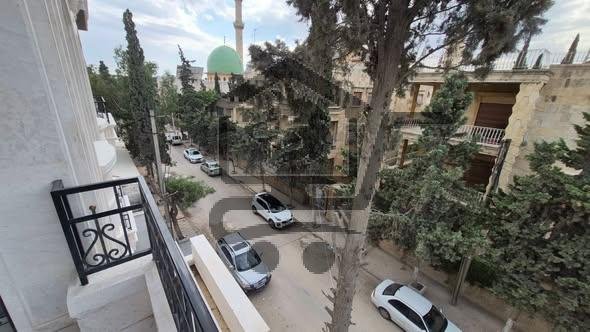 للبيع شقة بمساحة خشنة - الصورة 4