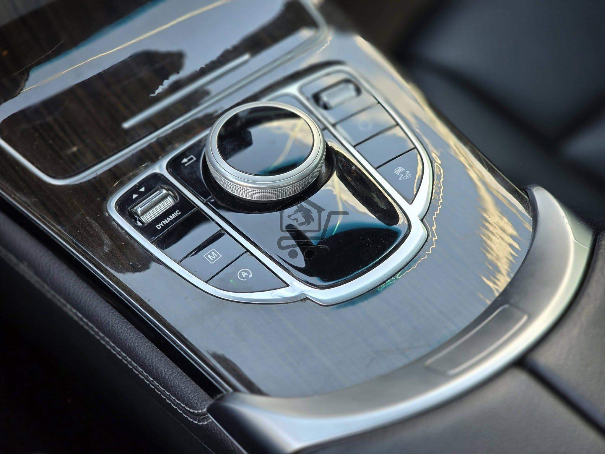 Mercedes-Benz GLC 300 - الصورة 9
