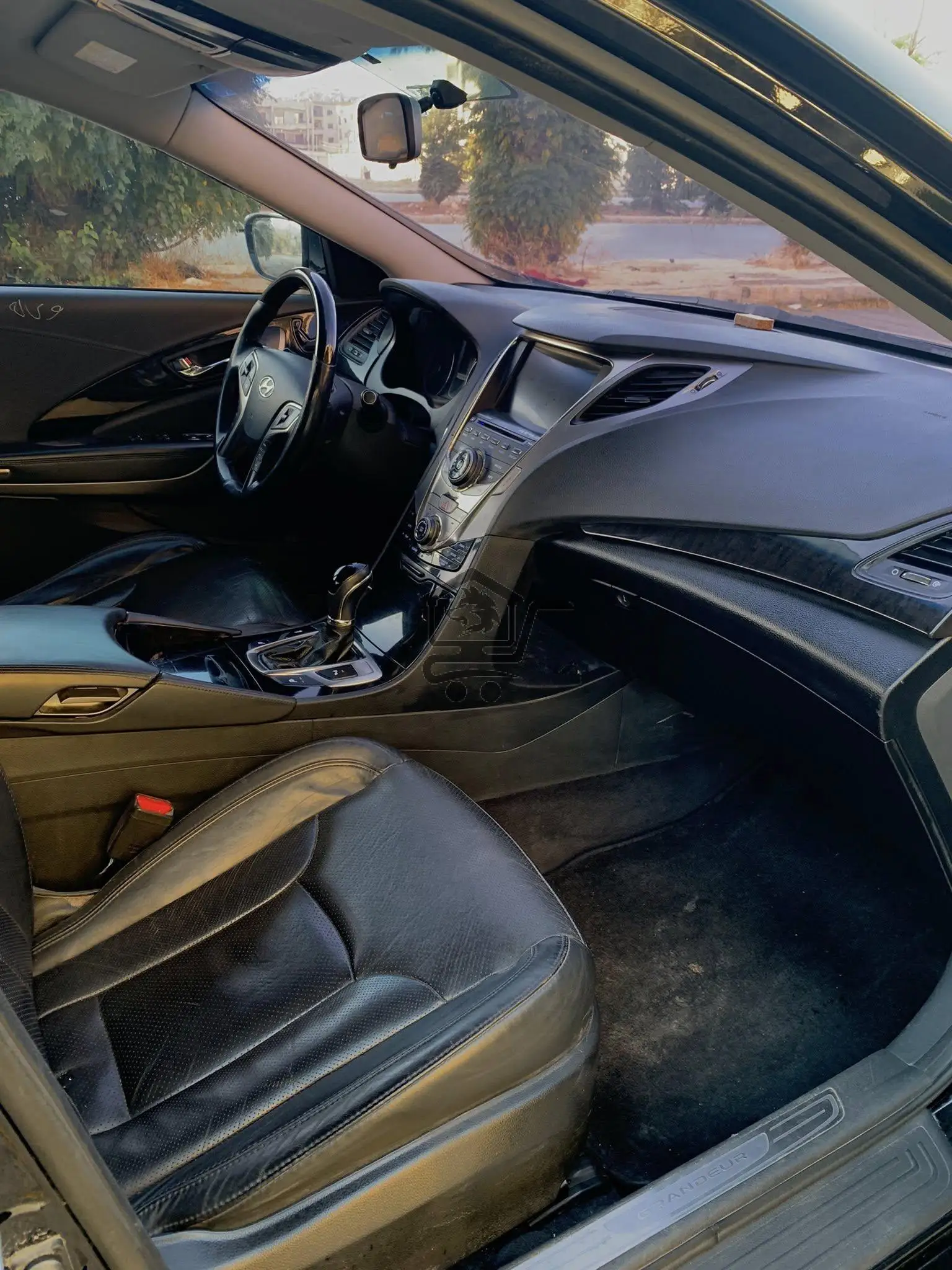 ازيرا غرانديور 2012 - الصورة 6