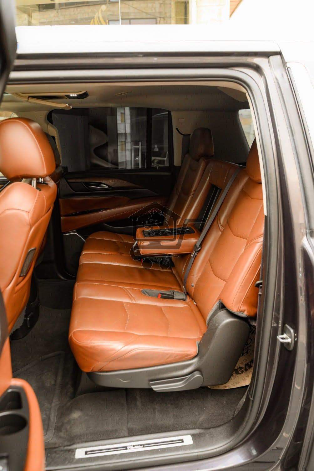 Cadillac Escalade ESV - الصورة 10