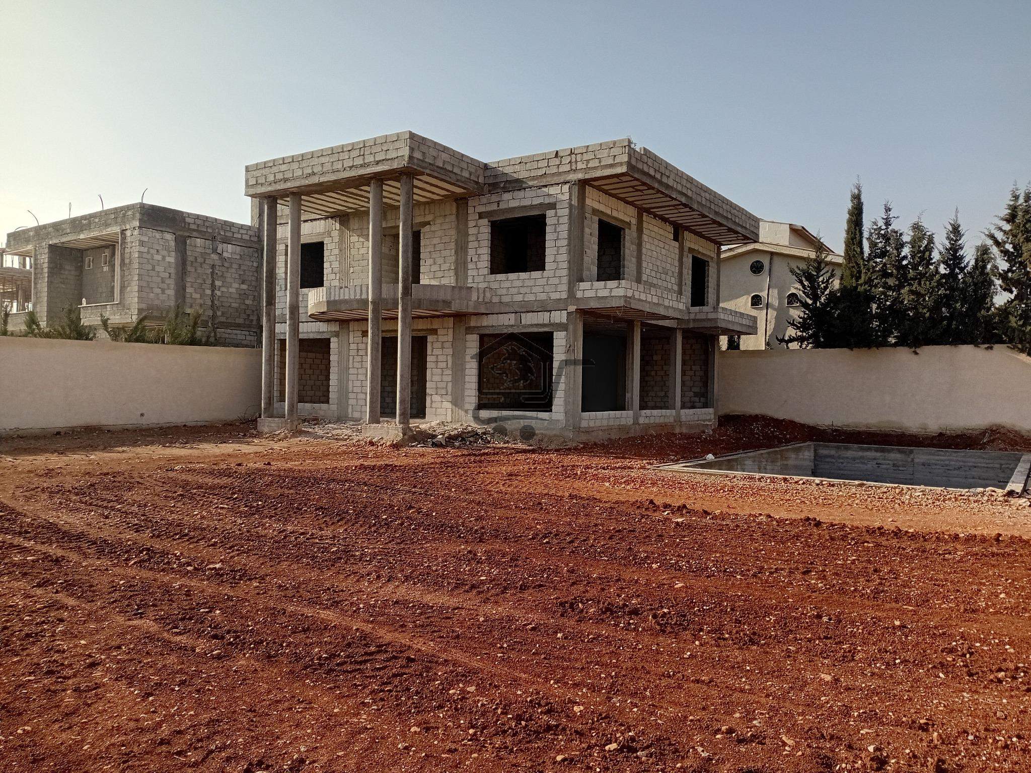 مزرعة للبيع ضمن مجمع فلل ماهول