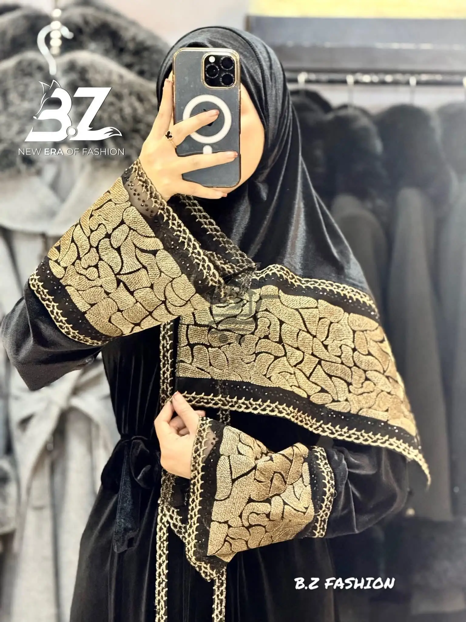 عباية مخمل مطرزة - الصورة 4