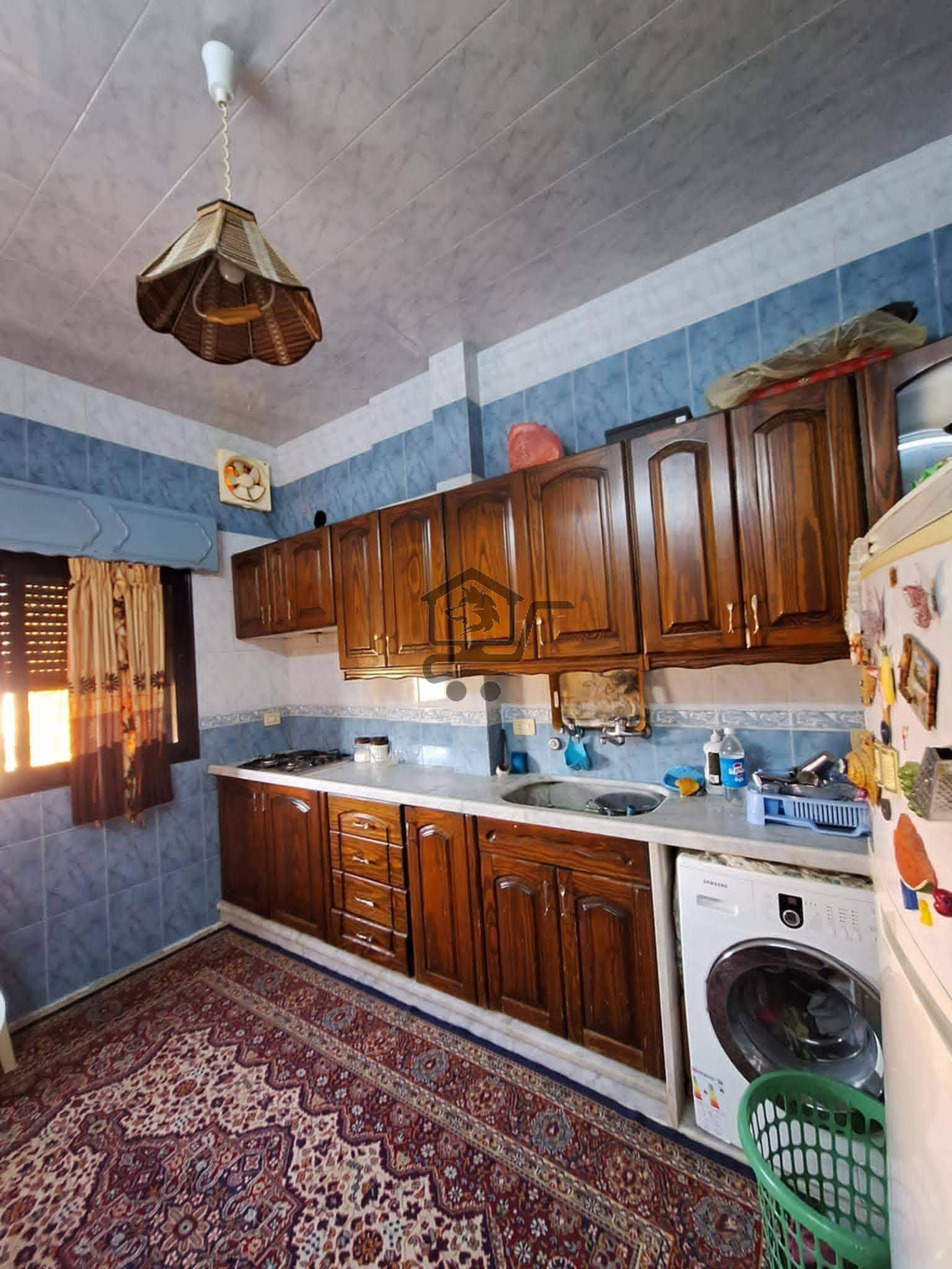 شقة بتجهيز جيد - الصورة 1