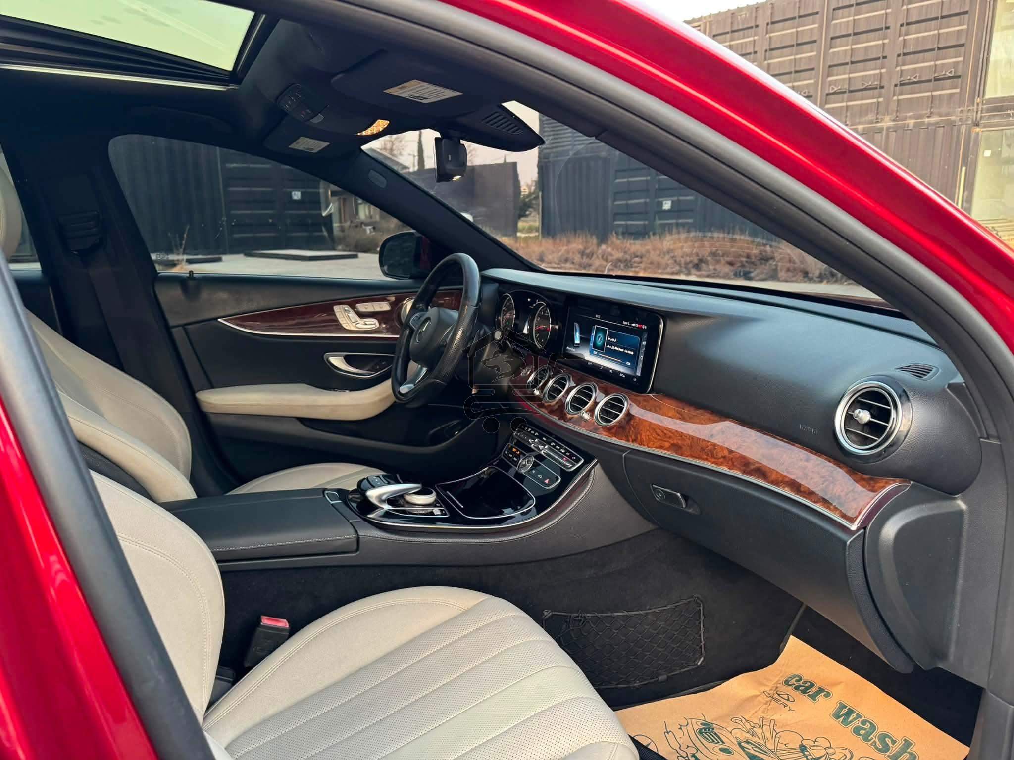 MERCEDES E300 - الصورة 4