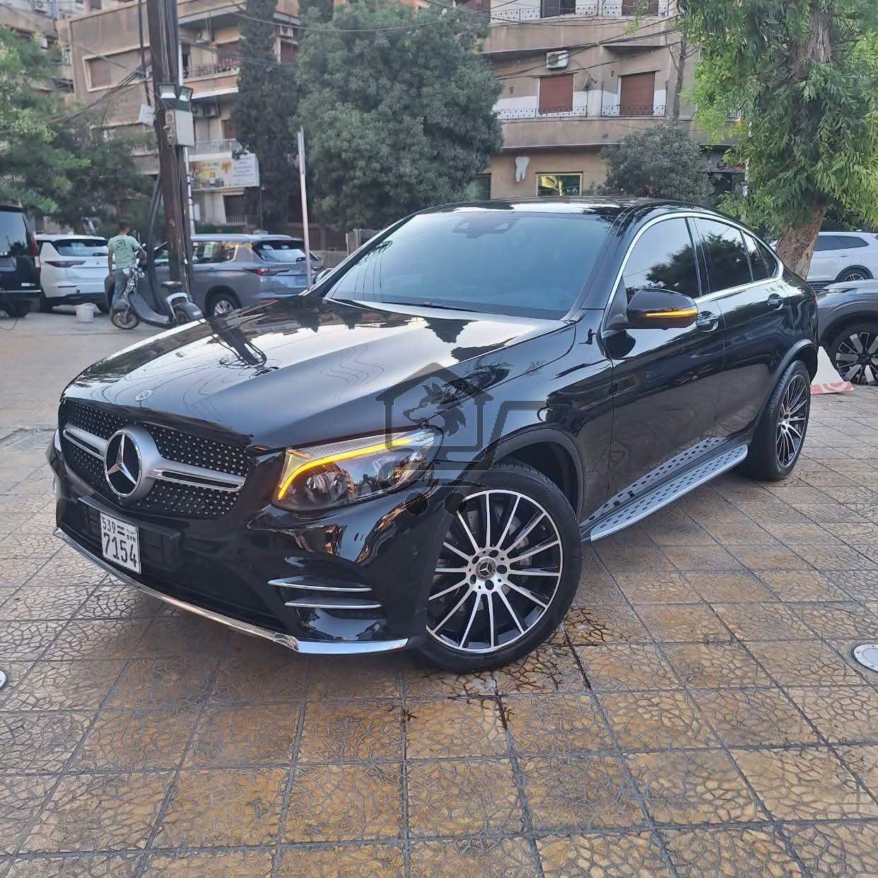 Mercedes GLC 300 - الصورة 9