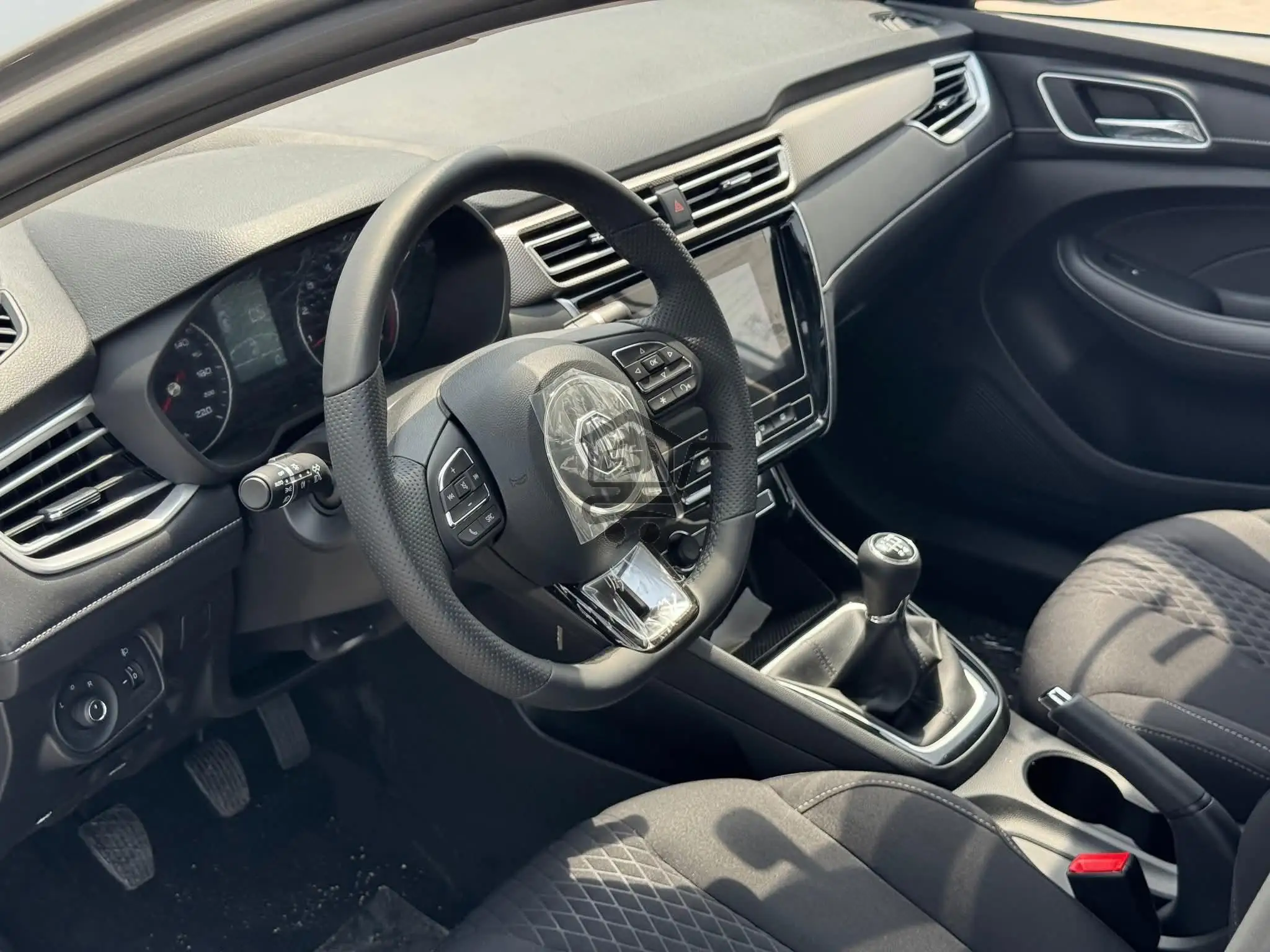 معرض سيارات - الصورة 4