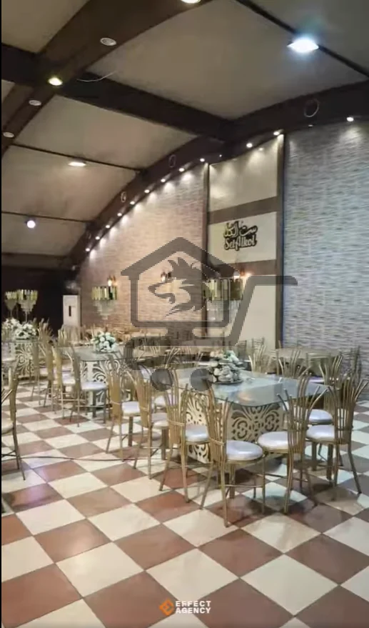 مسبح ومطعم نادي الحرية - الصورة 2