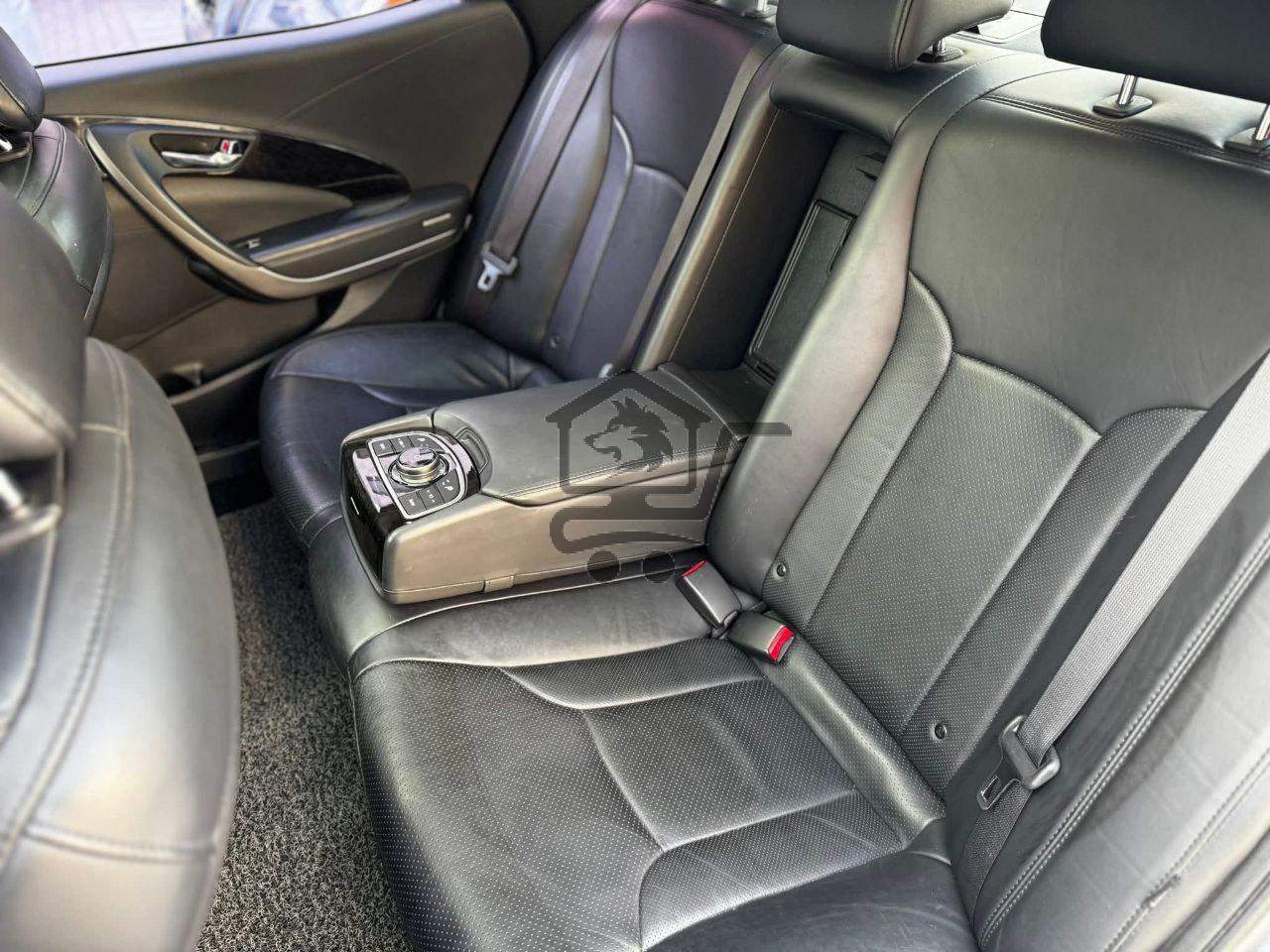 Hyundai Azera Grandeur 2013 - الصورة 10