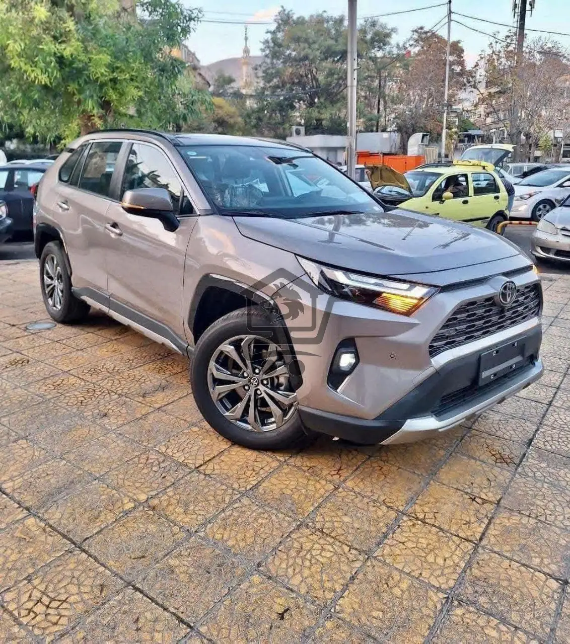 2025 Toyota RAV4 - الصورة 2