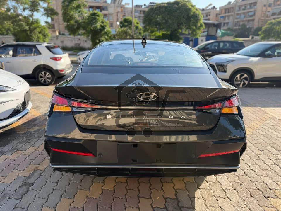 Hyundai Elantra 2025 - الصورة 6