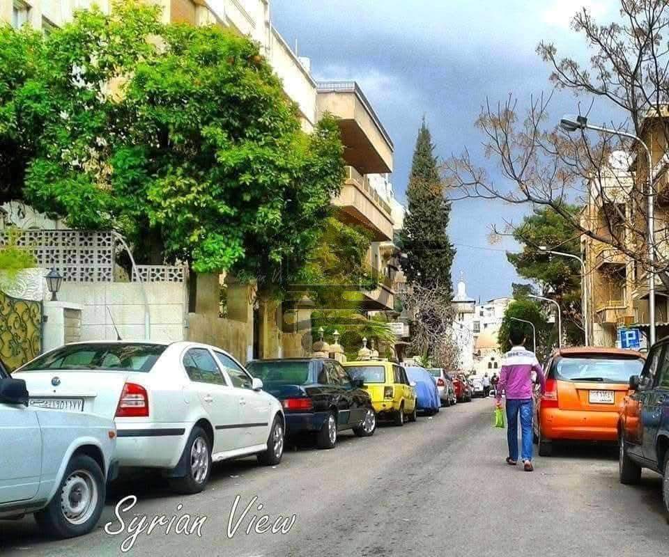 شقة مؤلفة من غرفتين بدون فرش