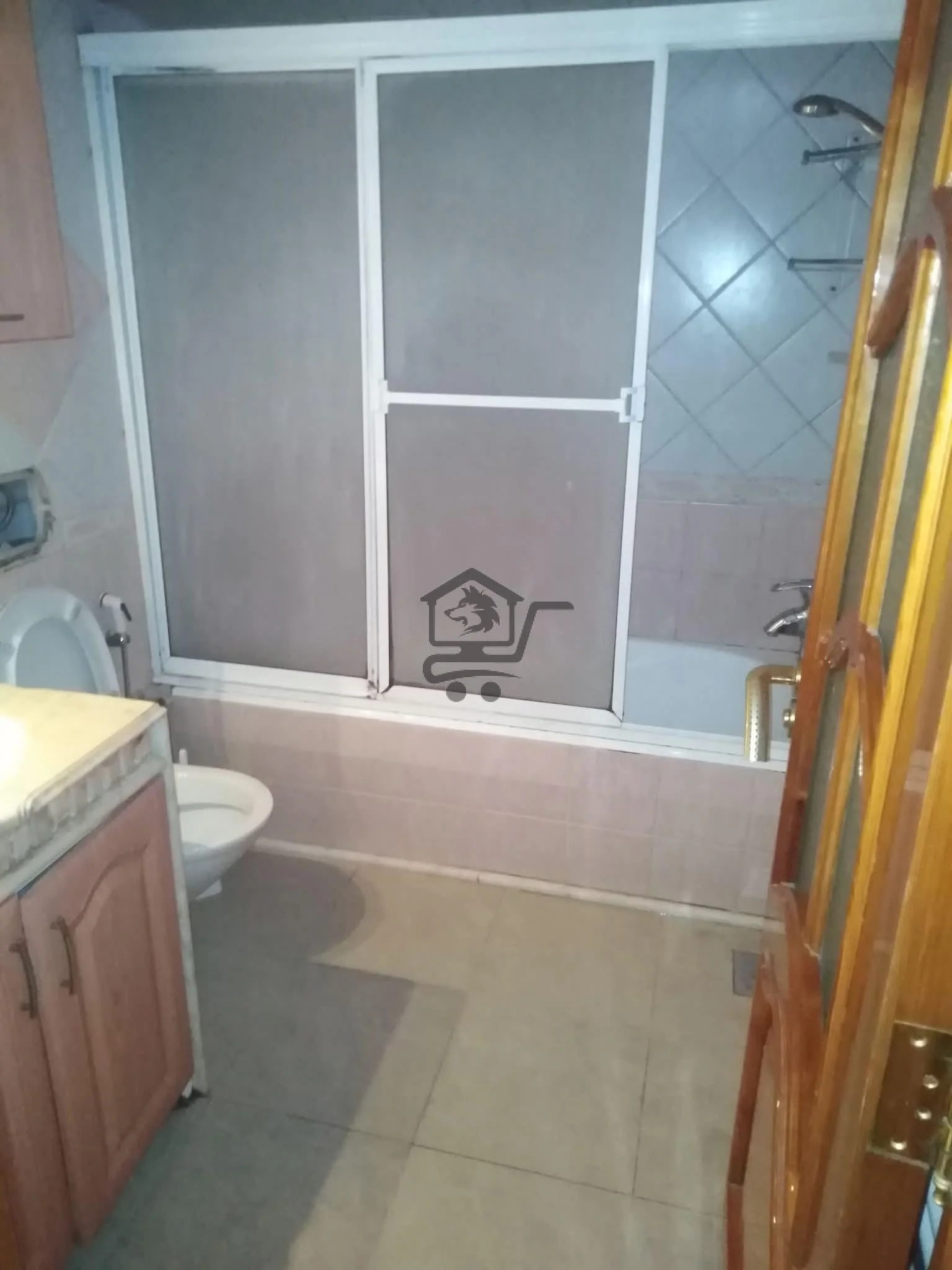 شقة مفروشة بكسوة جيدة - الصورة 1