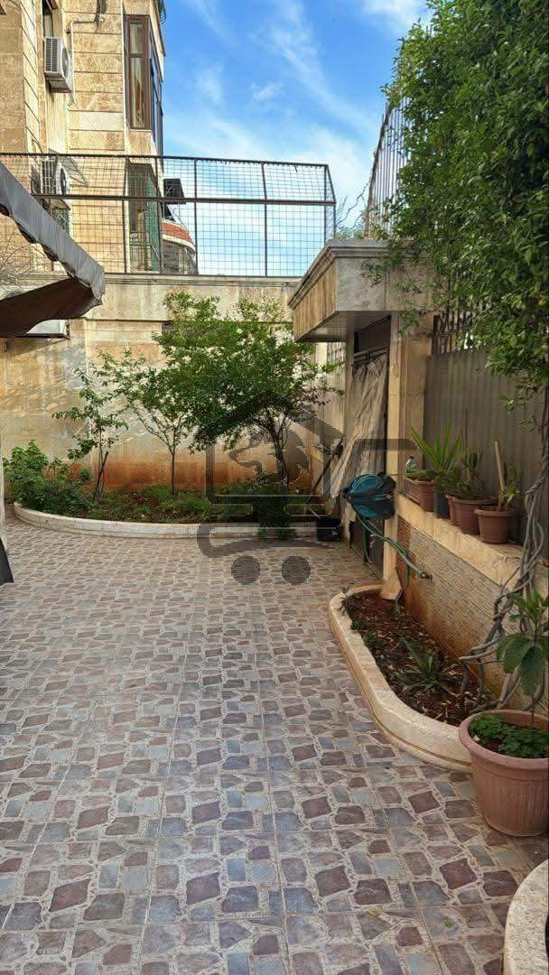 منزل واسع جدا - الصورة 8