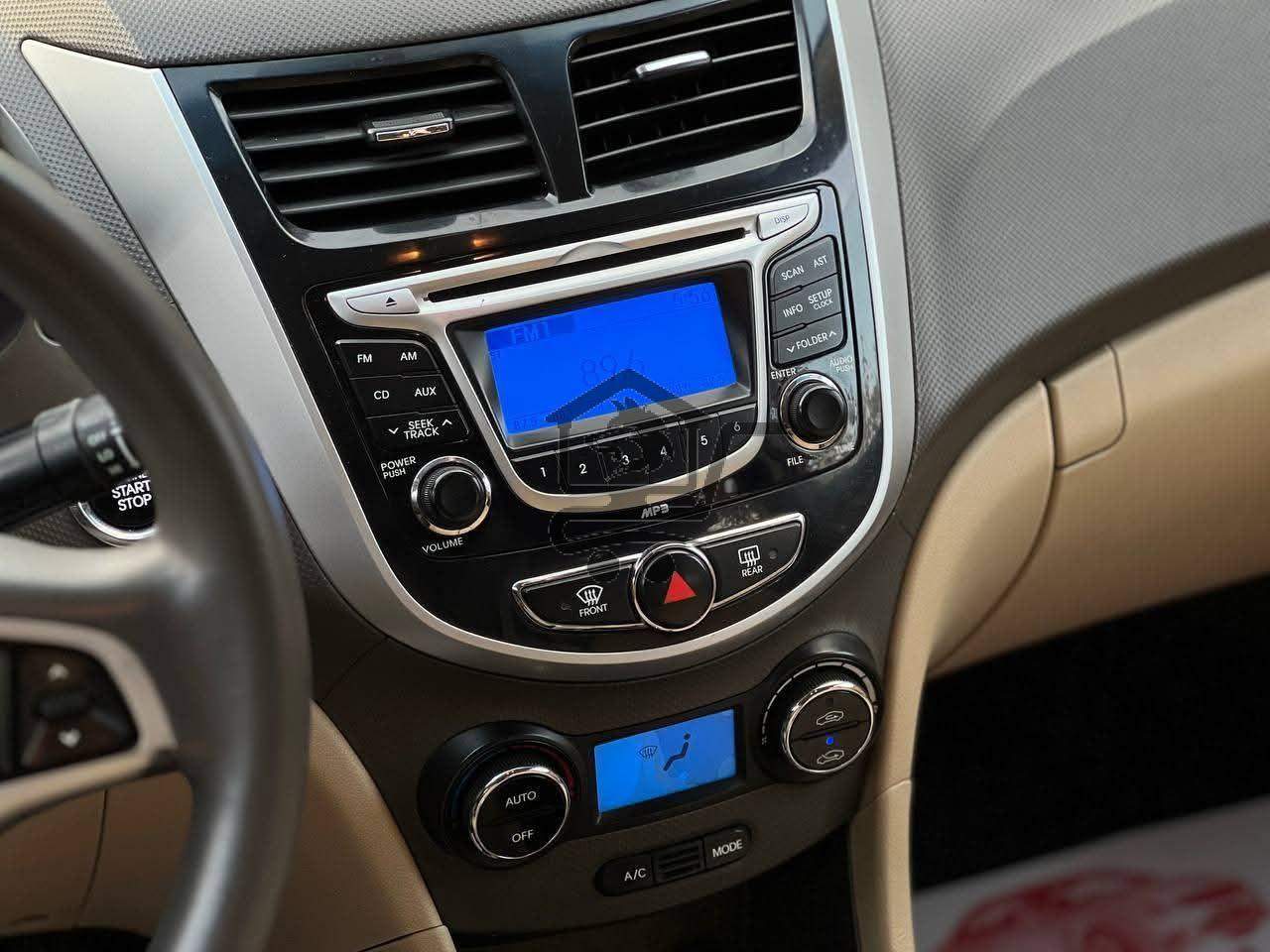 Hyundai Accent 2011 - الصورة 8