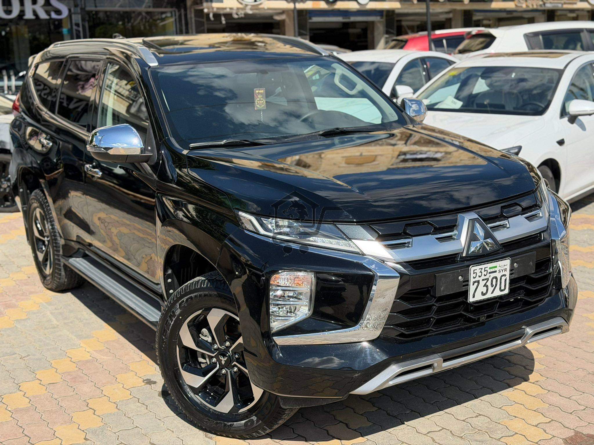 2025 Mitsubishi Montero Sport - الصورة 3