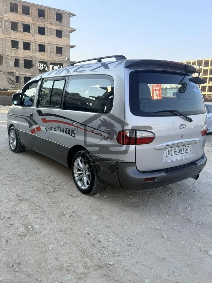 فان ستاركس 2003 سياحي - الصورة 3