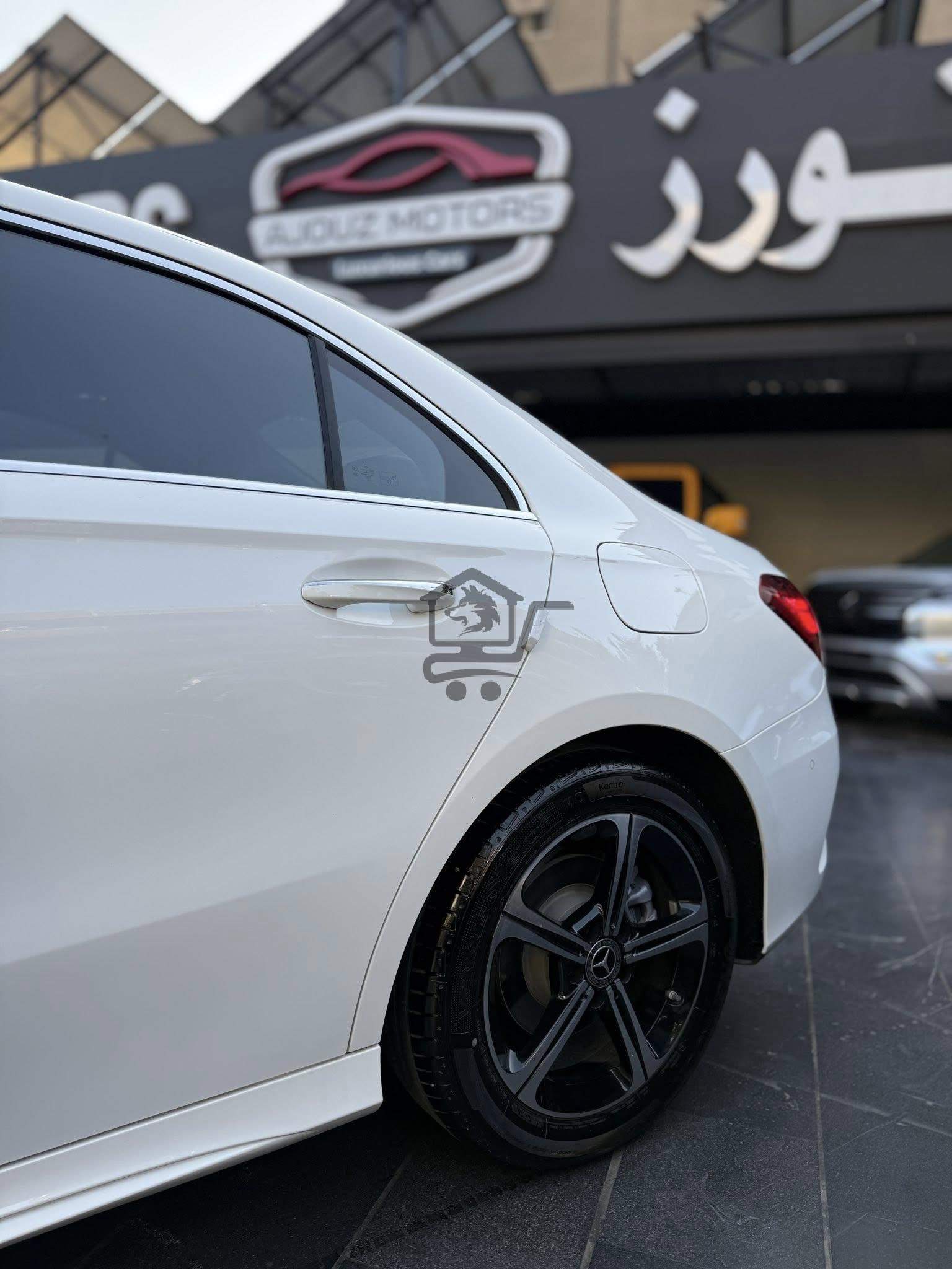 Mercedes Benz - الصورة 7