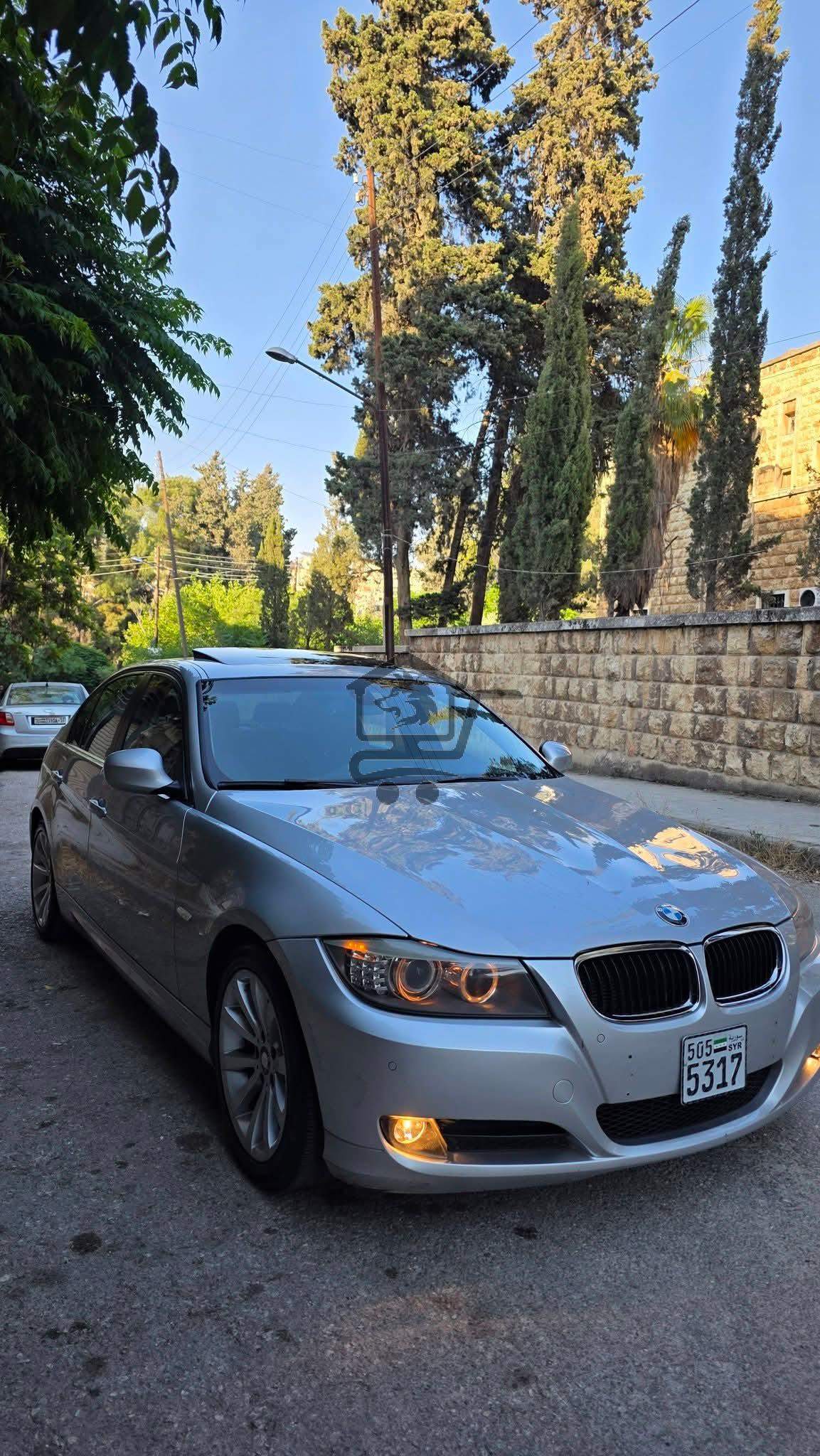 BMW 320i - الصورة 2