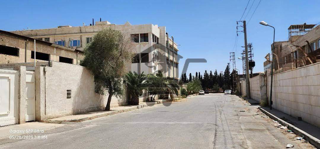 عقارين صناعيين  للبيع معا - الصورة 1