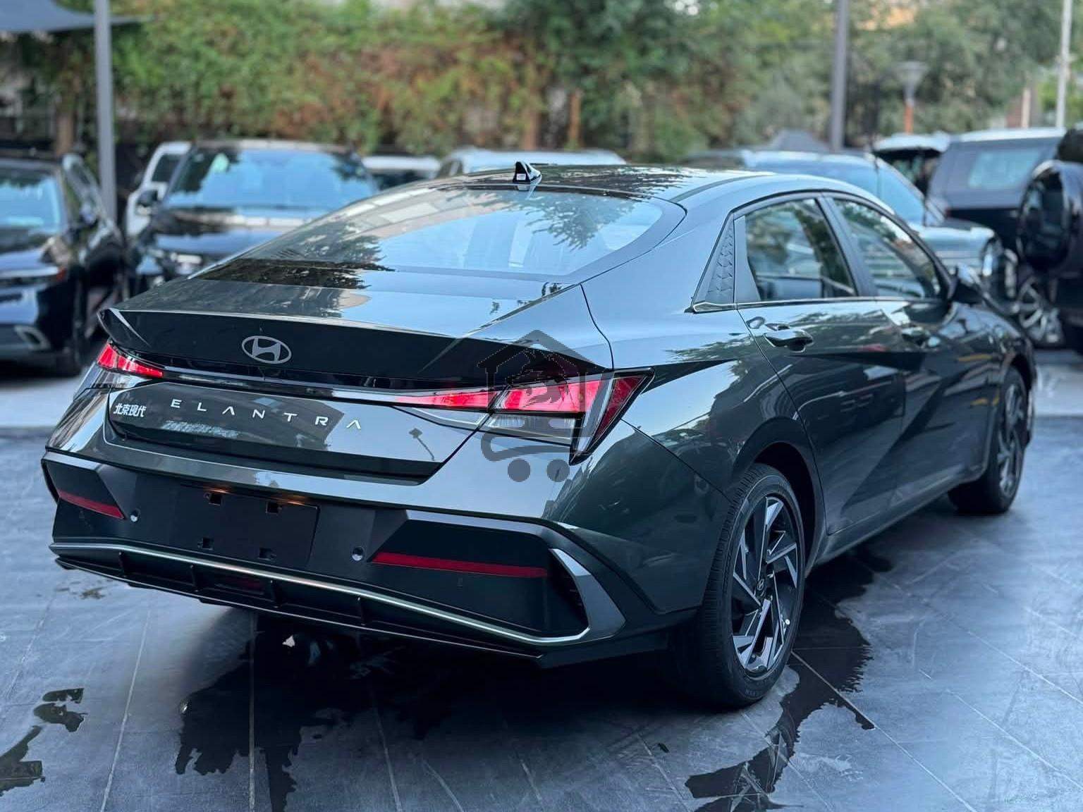 Hyundai Elantra 2025 - الصورة 4