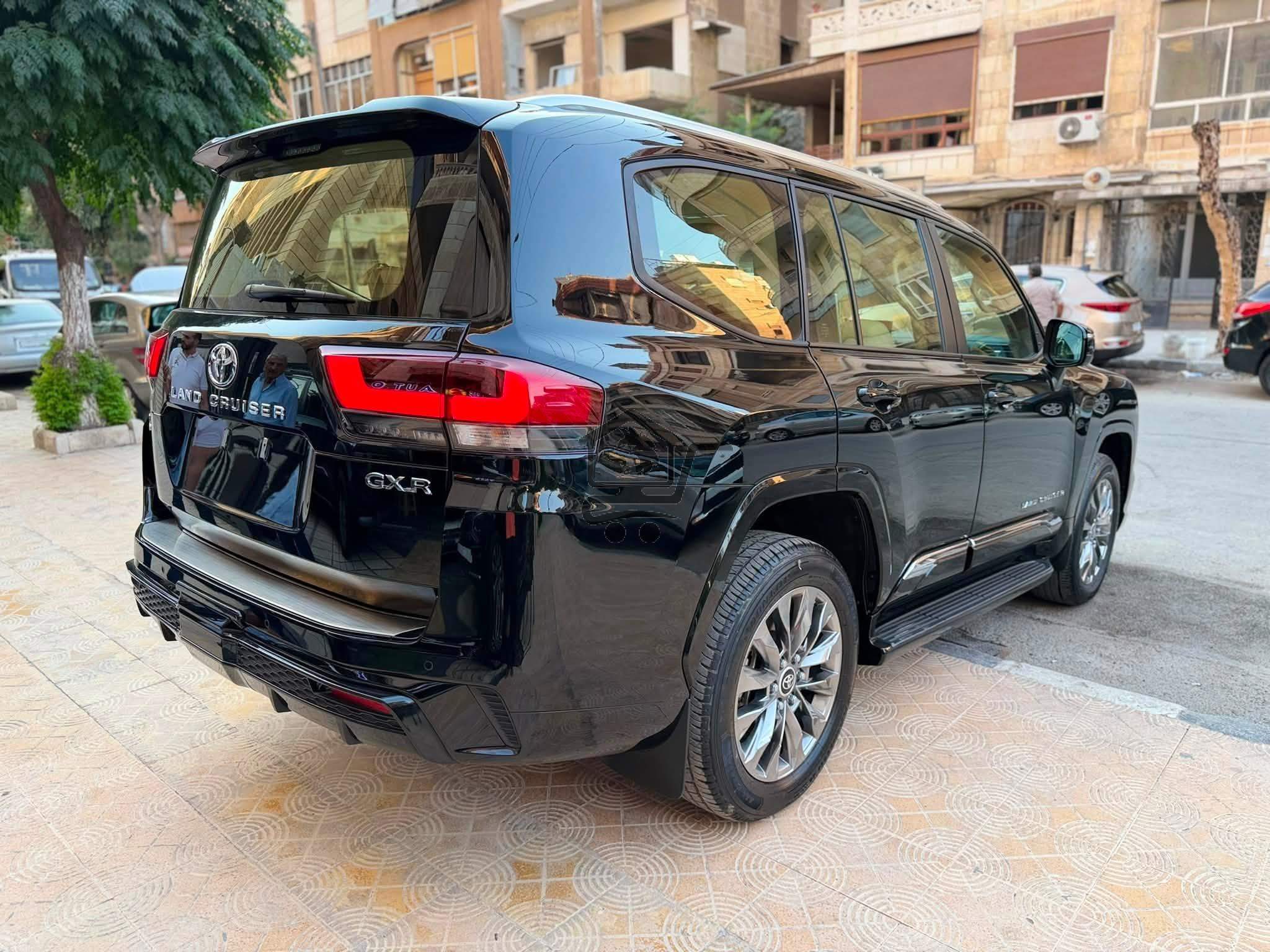 Toyota Land Cruiser GXR - الصورة 2