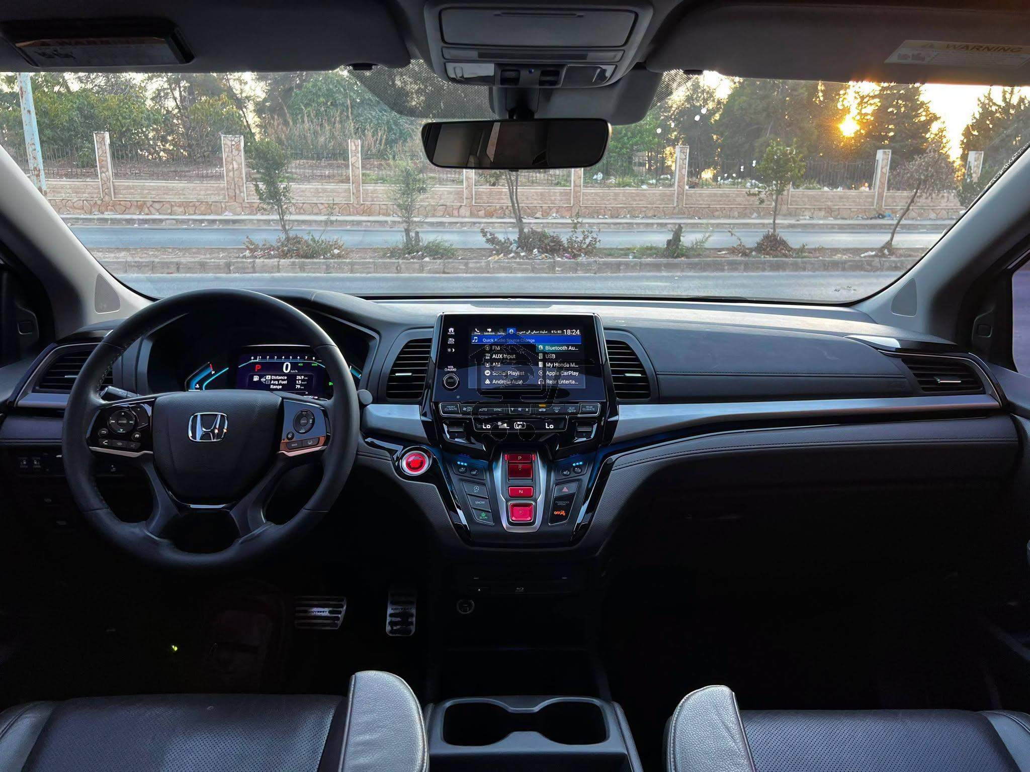 Honda Odyssey Touring - الصورة 8
