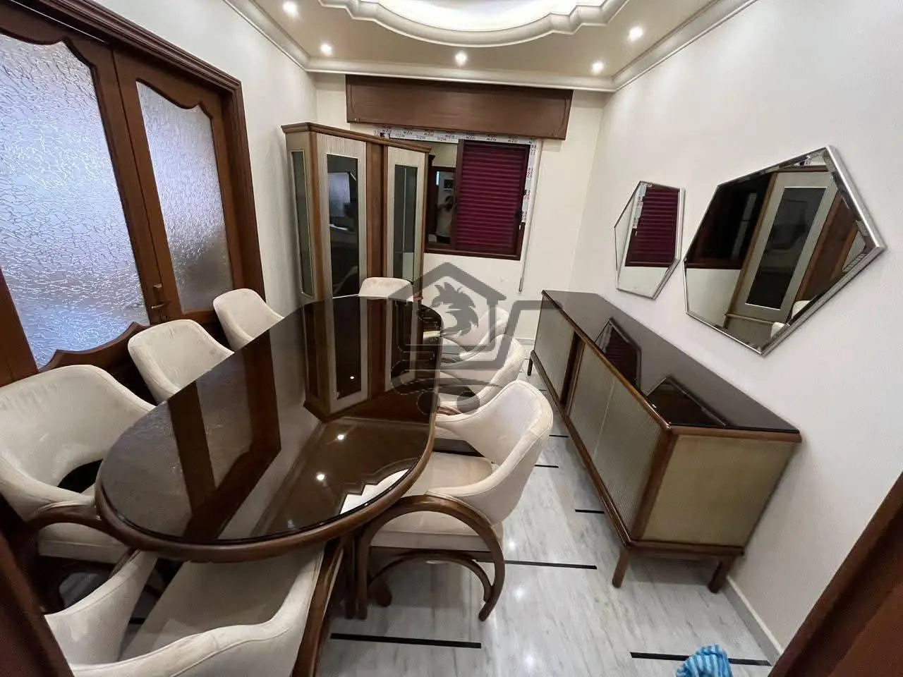 طاولة سفرة - الصورة 1