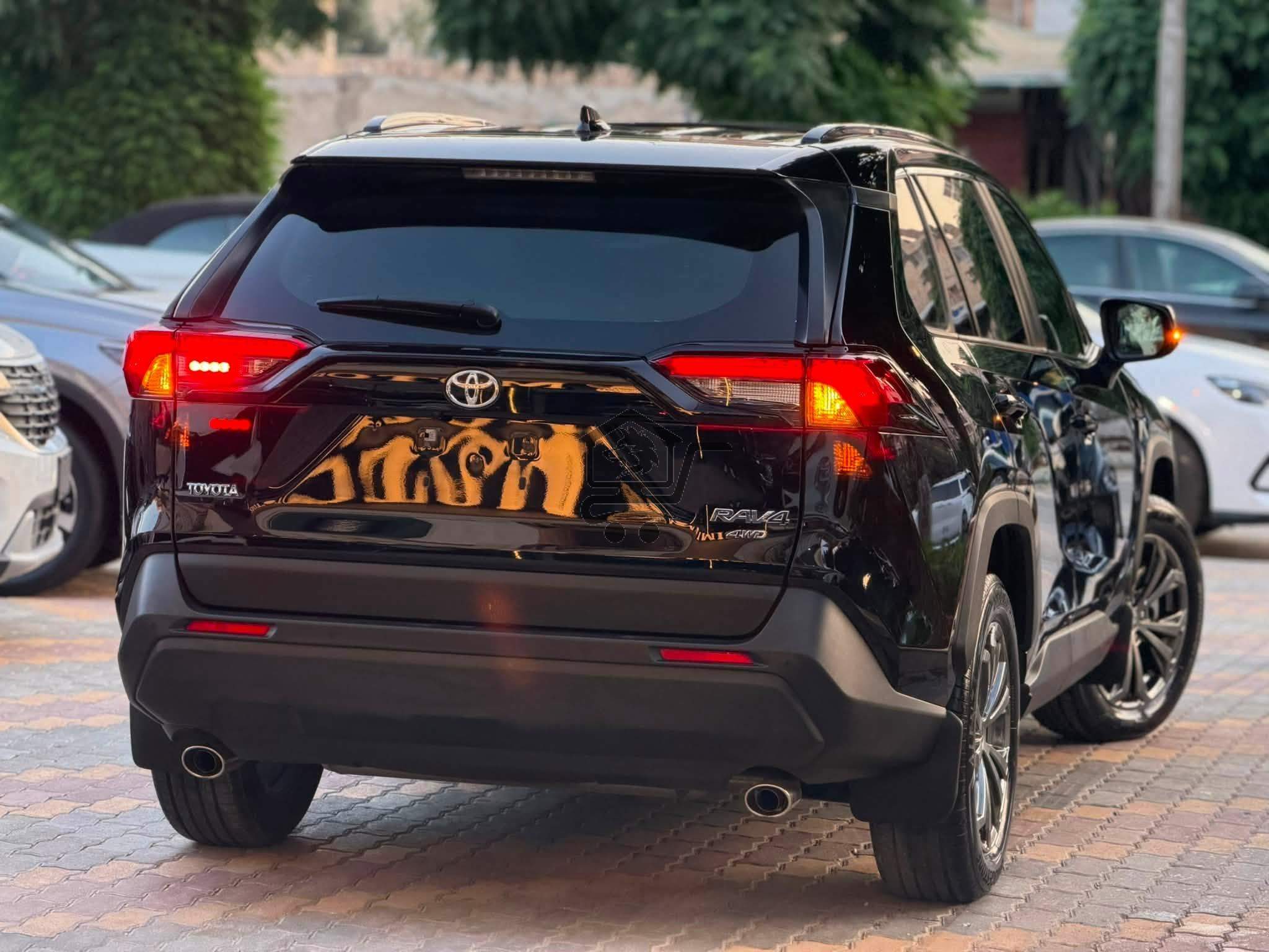 Toyota RAV4 2023 - الصورة 2