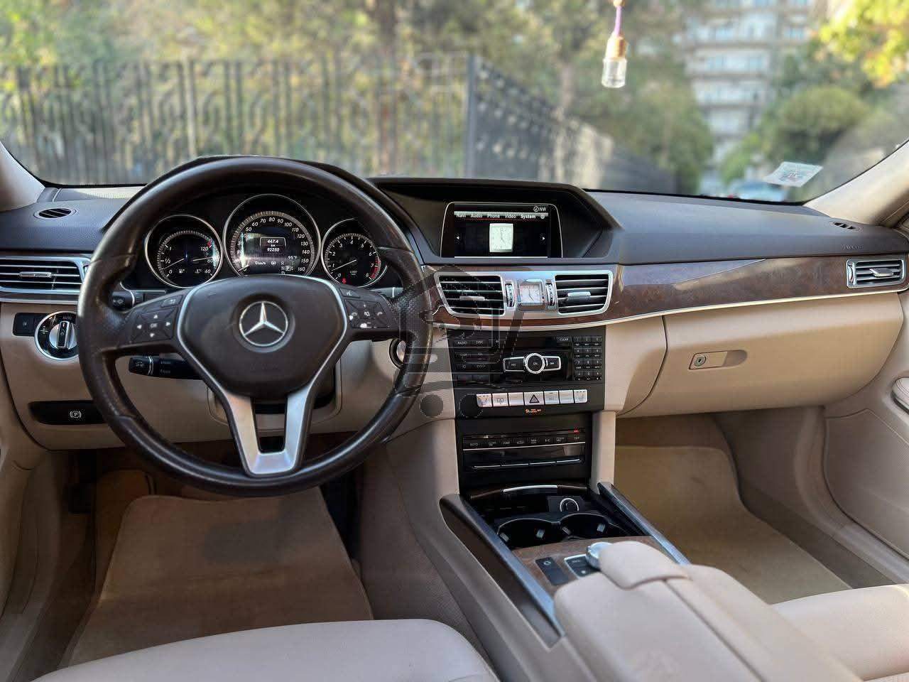 Mercedes-Benz E350 - الصورة 8