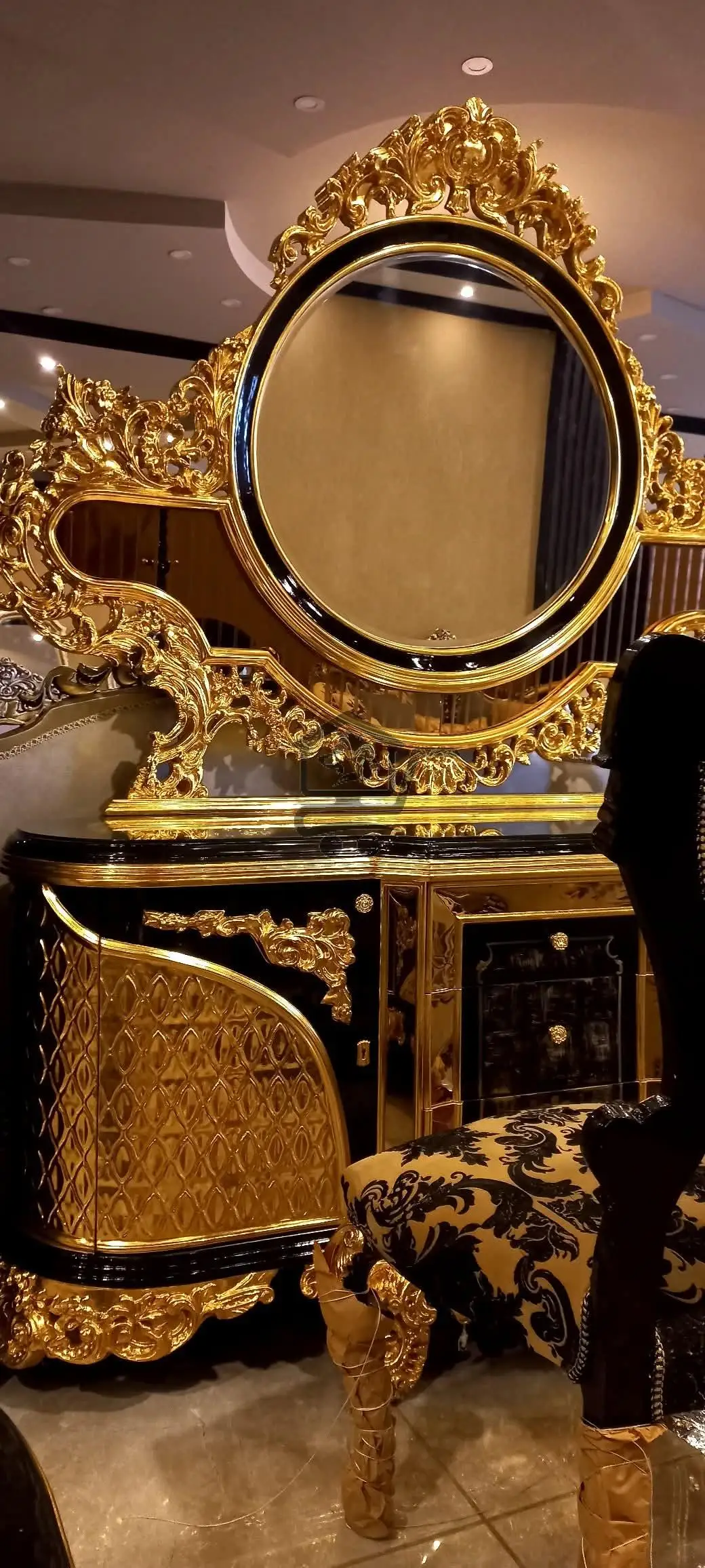 غرفة نوم ملكية - الصورة 2