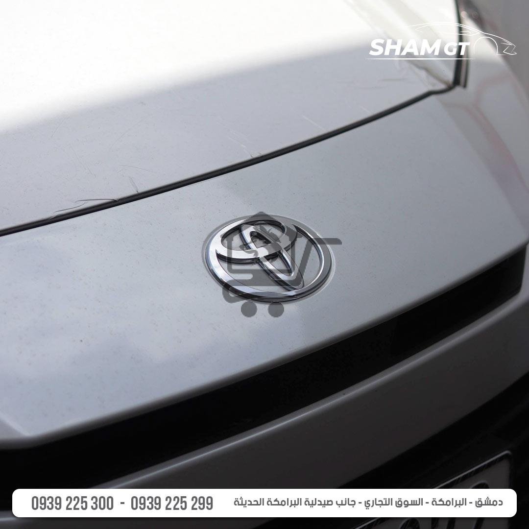 Toyota Camry Hybrid E - الصورة 5