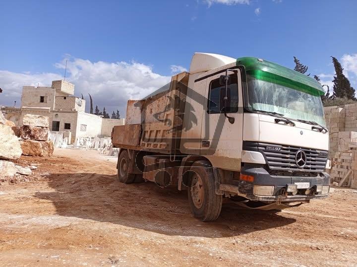 سيارة قلاب مارسيدس موديل 1962