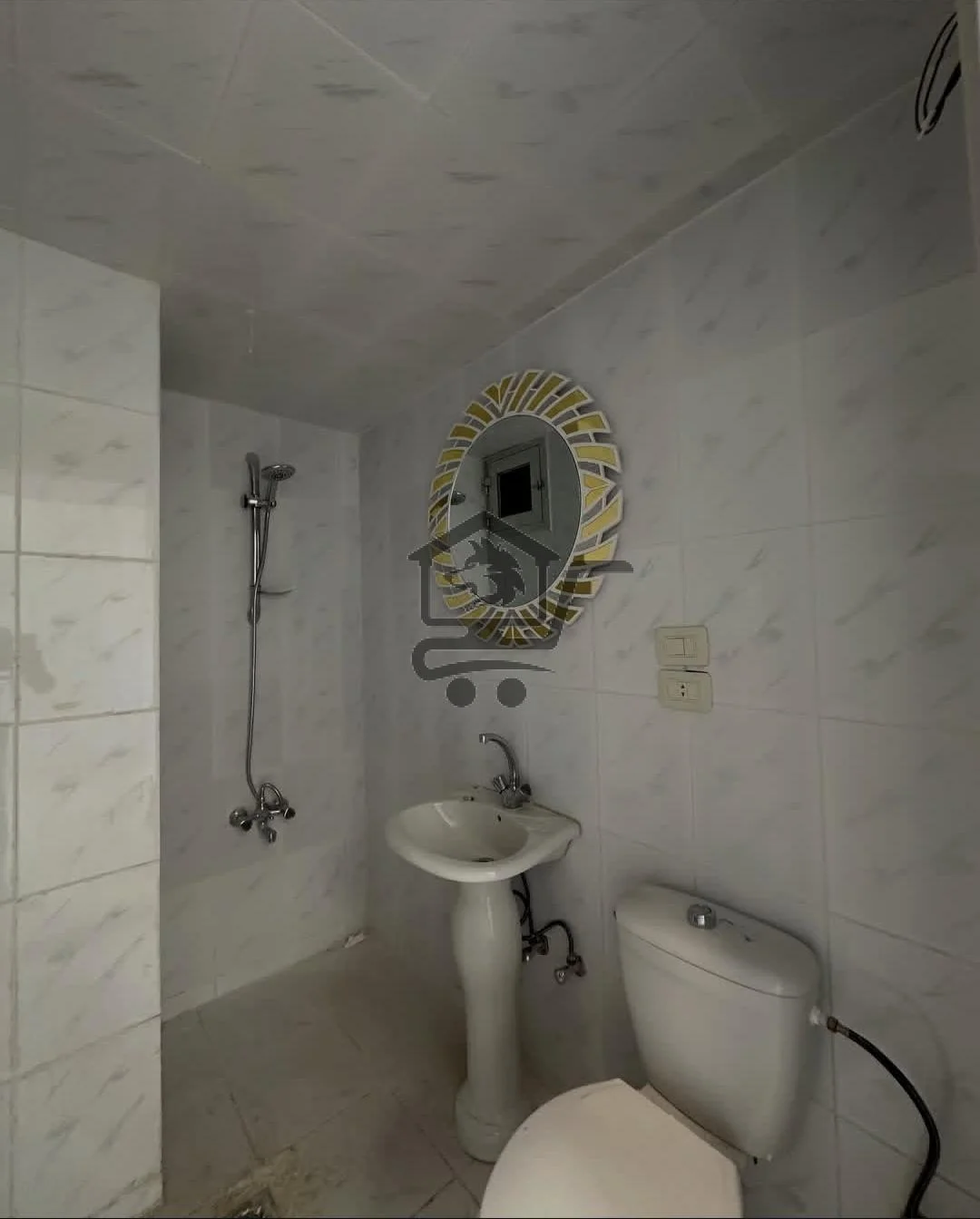 منزل للبيع بموقع استراتيجي وبسعر لقطة - الصورة 2